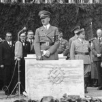 Ein »Symbol der nationalsozialistischen deutschen Volksgemeinschaft« sollte es werden, so Hitler am 26. Mai 1938 bei der Grundsteinlegung (ganz rechts im Bild Ferdinand Porsche)