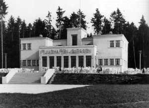 Das Empfangsgebäude des Gießener Flughafens von 1927, Aufnahme Ende der 1920er Jahre