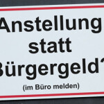 Symbolisches Schild Anstellung statt Buergergeld