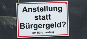 Symbolisches Schild Anstellung statt Buergergeld